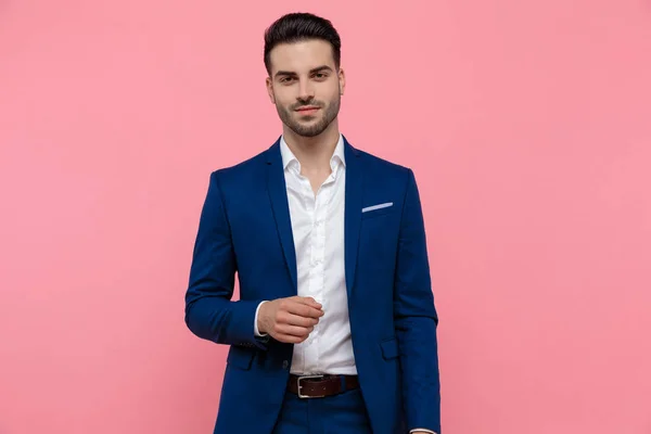 Positive Businessman Smiling While Wearing Blue Suit Standing Pink Studio — Stock Photo, Image