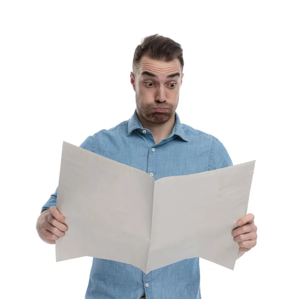 Surprised Casual Man Reading Newspaper While Wearing Blue Shirt Standing — Stock Photo, Image