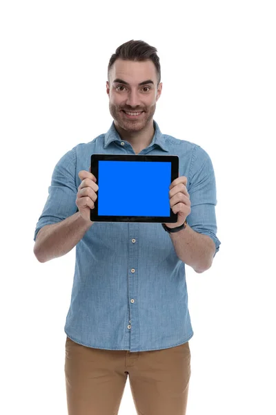 Happy Casual Man Smiling Presenting Empty Tablet While Wearing Blue — Stock Photo, Image