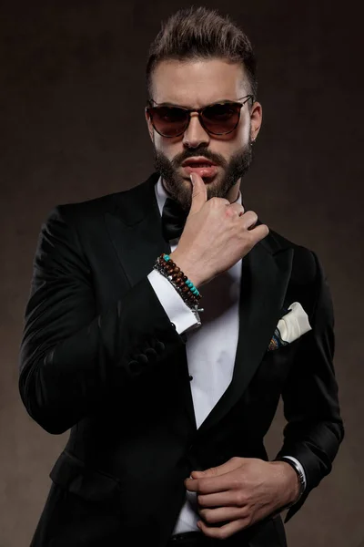 Sexy Fashion Groom Touching His Lips While Wearing Suit Sunglasses — Stock Photo, Image