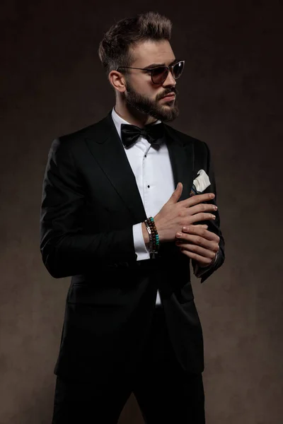 Pensive Fashion Groom Making Decision Playing His Hands While Wearing — Stock Photo, Image