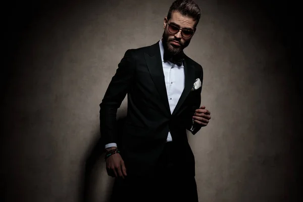 Elegant Businessman Wearing Sunglasses Standing Posing Style Dark Studio Background — Stock Photo, Image