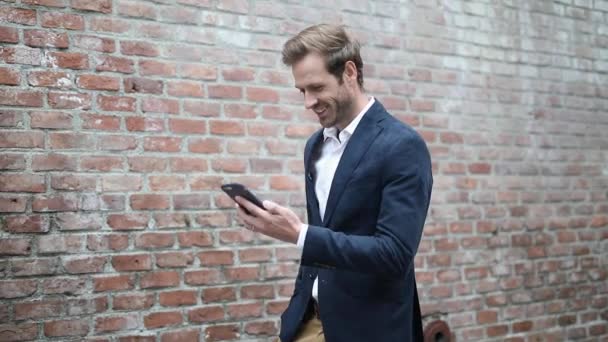 Young Businessman Wearing Navy Suit Walking Hand Pocket While Talking — Stock Video