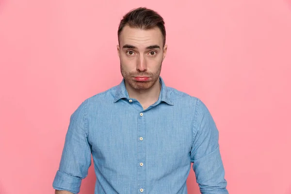 Handsome Young Casual Man Upset Standing Wearing Blue Shirt Pink — Stock Photo, Image