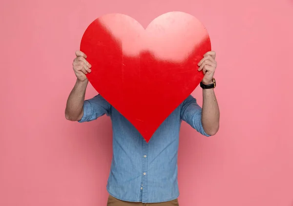 Casual Man Hiding His Face Camera Big Red Heart Pink — Stock Photo, Image