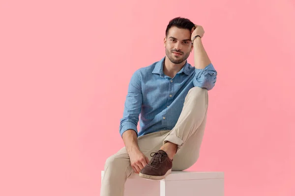 Sexy Businessman Wearing Blue Shirt Sitting Leg Resting Cube Arm — Stock Photo, Image