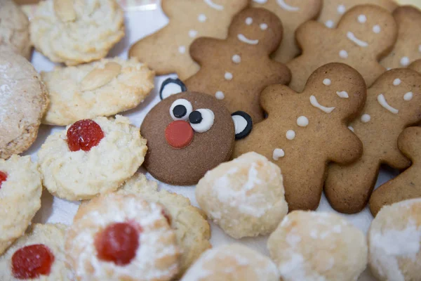 Noel baloları ve kurdeleler 