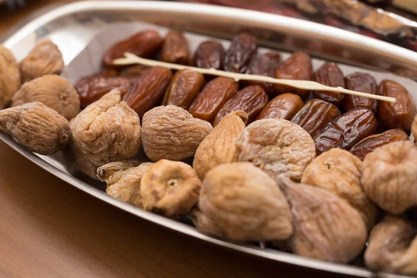 Kurumuş incir ve hurma