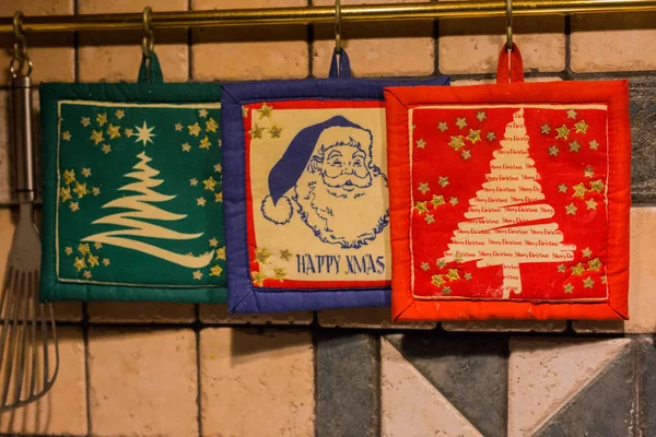 Noel hediyesi asılı 