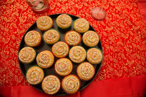 Görünüm Noel kek şeker küçük topları ile dekore edilmiştir.