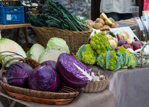 Baia Mercado Com Exposição Saladas Vegetais Imagens Royalty-Free