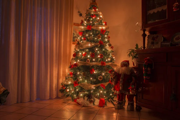 Boże Narodzenie Noc Wnętrze Ciepłe Oświetlenie Choinki — Zdjęcie stockowe