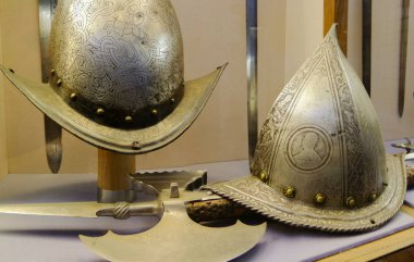  display.jpg üzerinde eski ortaçağ kask