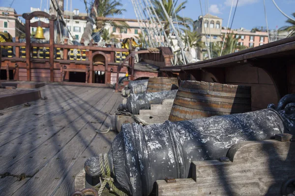 Old cannon on board the wooden galleon Neptune — Stock Photo, Image