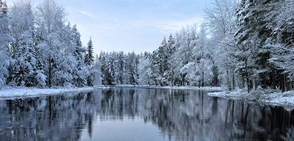 Flod på vintern — Stockfoto