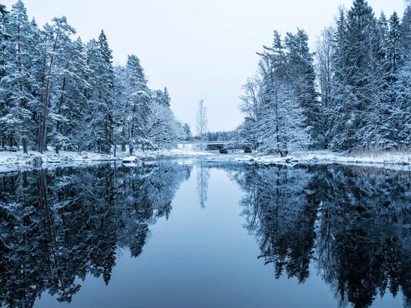 Flod på vintern — Stockfoto