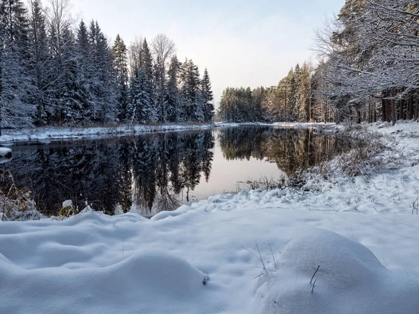 Flod på vintern — Stockfoto