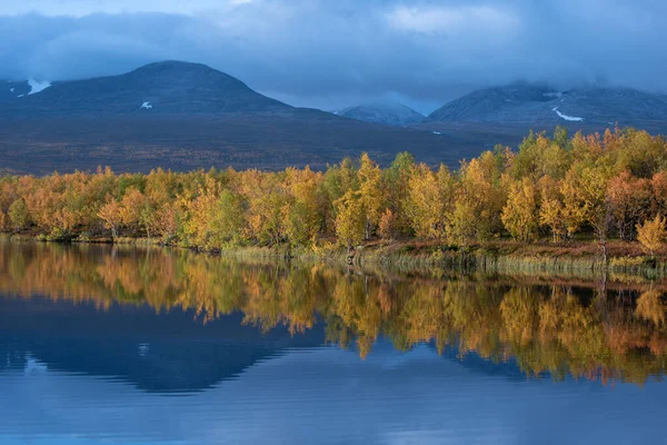 Montagna in autunno — Foto Stock