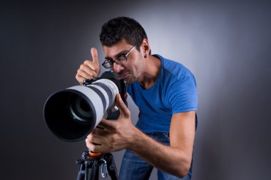 Profesyonel bir fotoğrafçı portresi