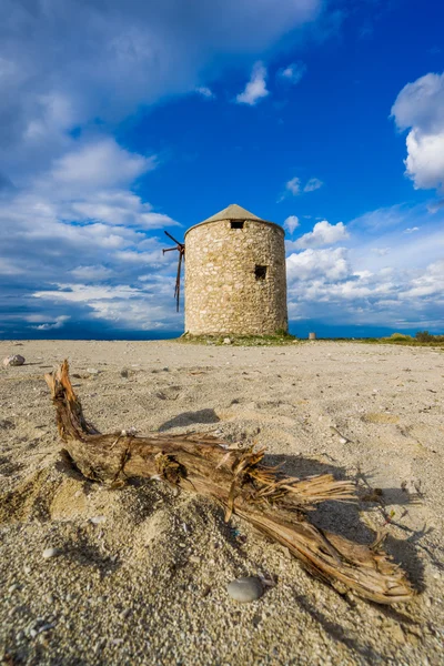 Velho moinho de vento ai Gyra praia, Lefkada — Fotografia de Stock