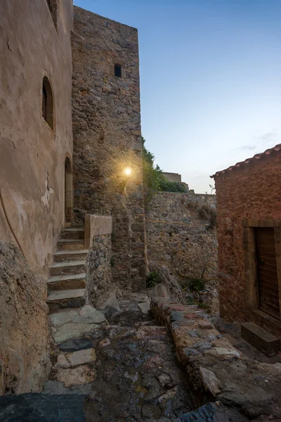 La bella città castello bizantino di Monemvasia in Laconia a — Foto Stock