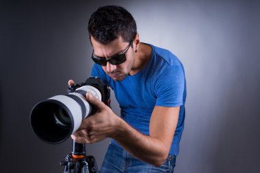 Profesyonel bir fotoğrafçı portresi