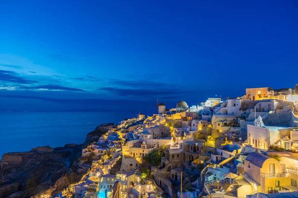 Oia village at sunset, Santorini island — Stock Photo, Image