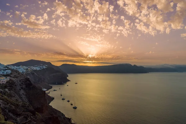 Vieille ville d'Oia sur l'île de Santorin — Photo