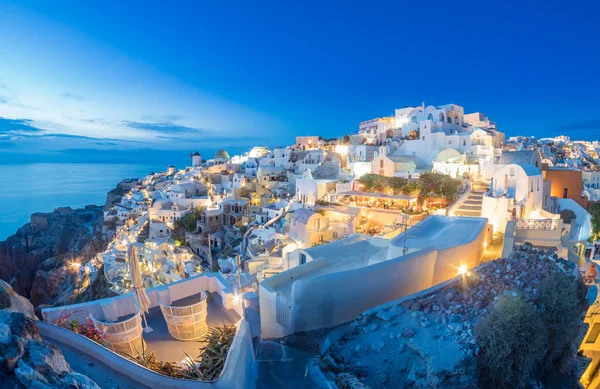 Oia villaggio al tramonto, isola di Santorini — Foto Stock