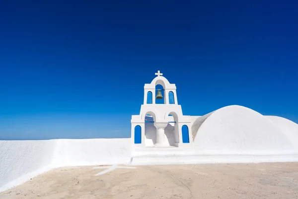 Kyrkan av Oia på Santorini island — Stockfoto