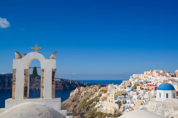 Chiesa di Oia nell'isola di Santorini — Foto Stock