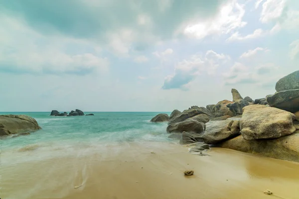 Velký otec a matka rock dominantou Koh samui — Stock fotografie