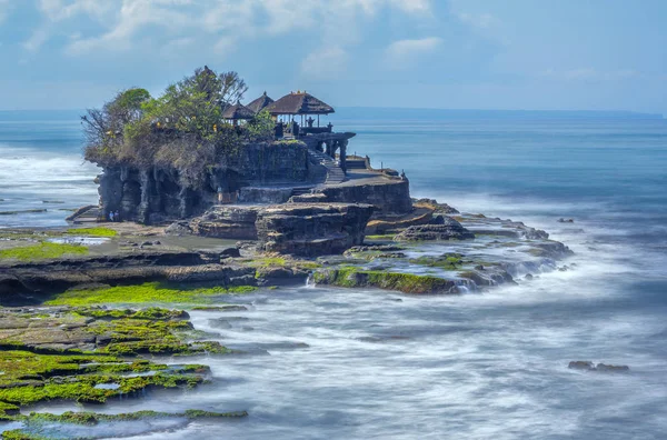 The temple "Tanah Lot" on the island of Bali — Stock Photo, Image