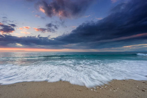 Sunest Kathisma Lefkada dalgalar — Stok fotoğraf