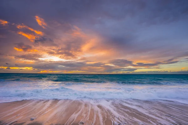 Sunset at the beach — Stock Photo, Image