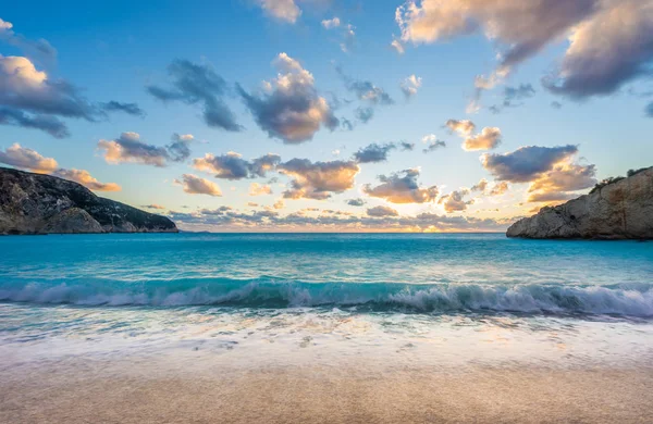 Porto Katsiki beach günbatımı Lefkada Adası Yunanistan — Stok fotoğraf