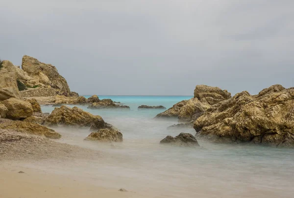 Остров Агиос-Никола-Лефес в сумерках — стоковое фото