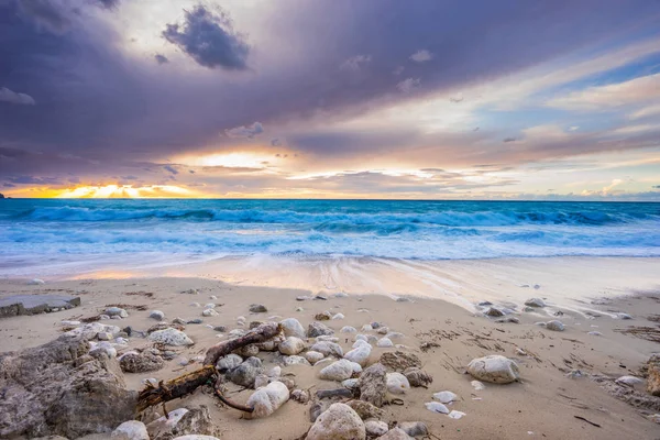 Pôr do sol na praia — Fotografia de Stock