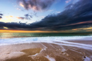 Yunanistan sahilde günbatımı