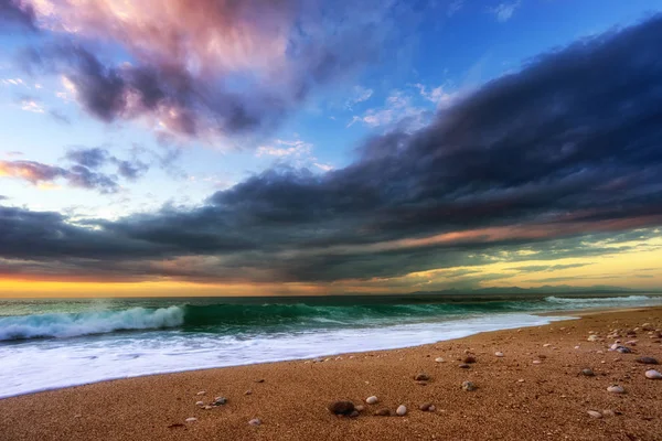 Pôr do sol na praia — Fotografia de Stock