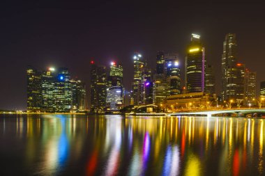 Singapur gökyüzü geceleri 