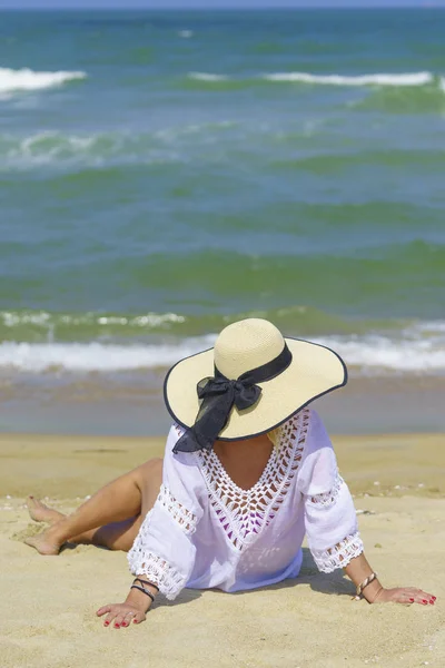 Žena na pláži — Stock fotografie