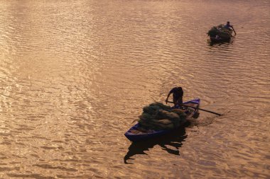 Gün batımında Hoi An Vietnam