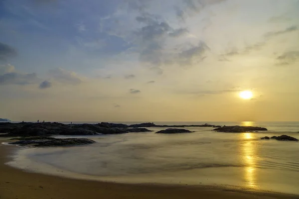 Zachód słońca plaży Khao Lak, Tajlandia — Zdjęcie stockowe