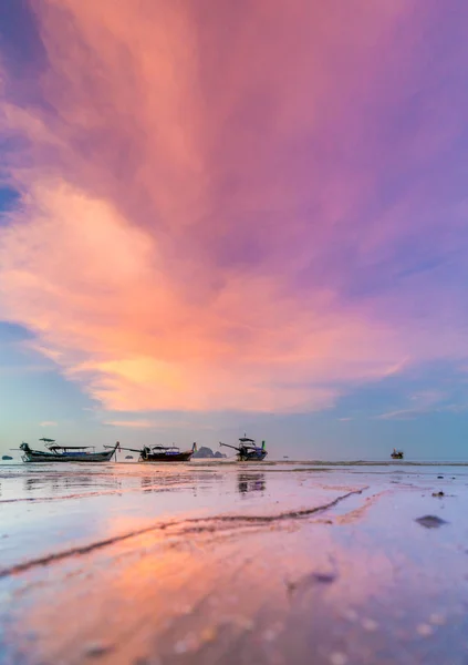 Naplemente az Andamán-tengerre, Krabi tartomány, Thaiföld — Stock Fotó