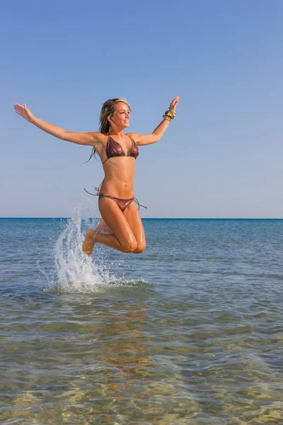 Eğleniyor kadın Yunanistan Deniz