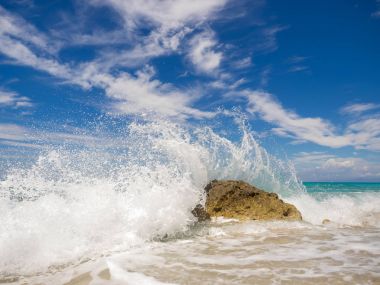 Lefkada'daki Pefkoulia Plajı 