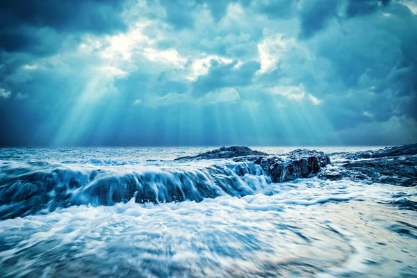 Tropikalna burza na morzu — Zdjęcie stockowe