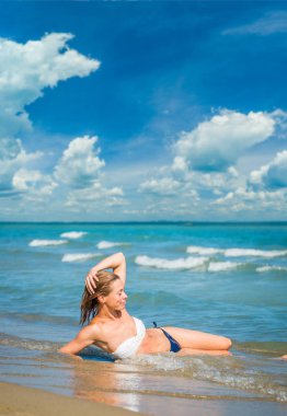 Vietnam sahilde zarif kadın