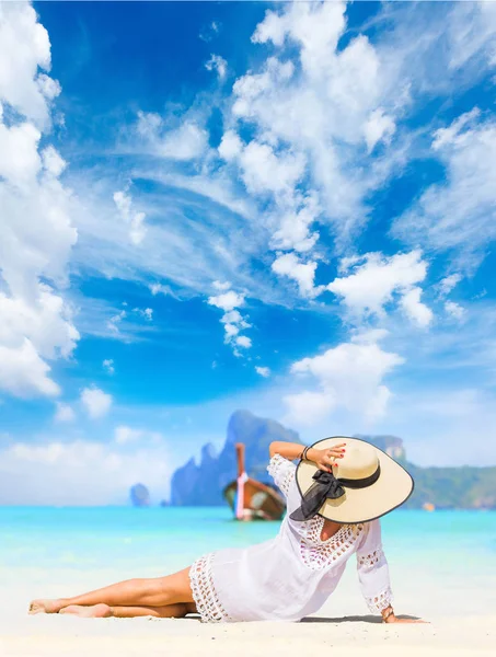 태국에서 해변에서 여자 — 스톡 사진